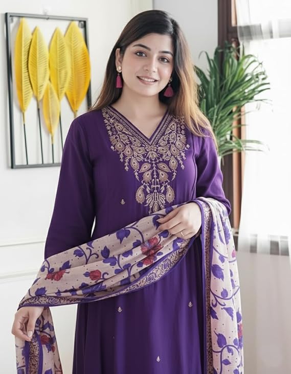 Women Embroidery Kurta and Pant Set with Dupataa